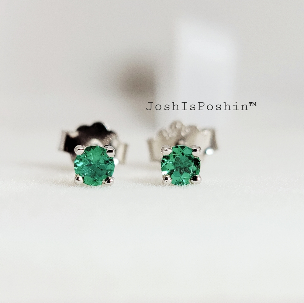 0.22CT. T.W. Emerald stud earrings in 925 sterling silver